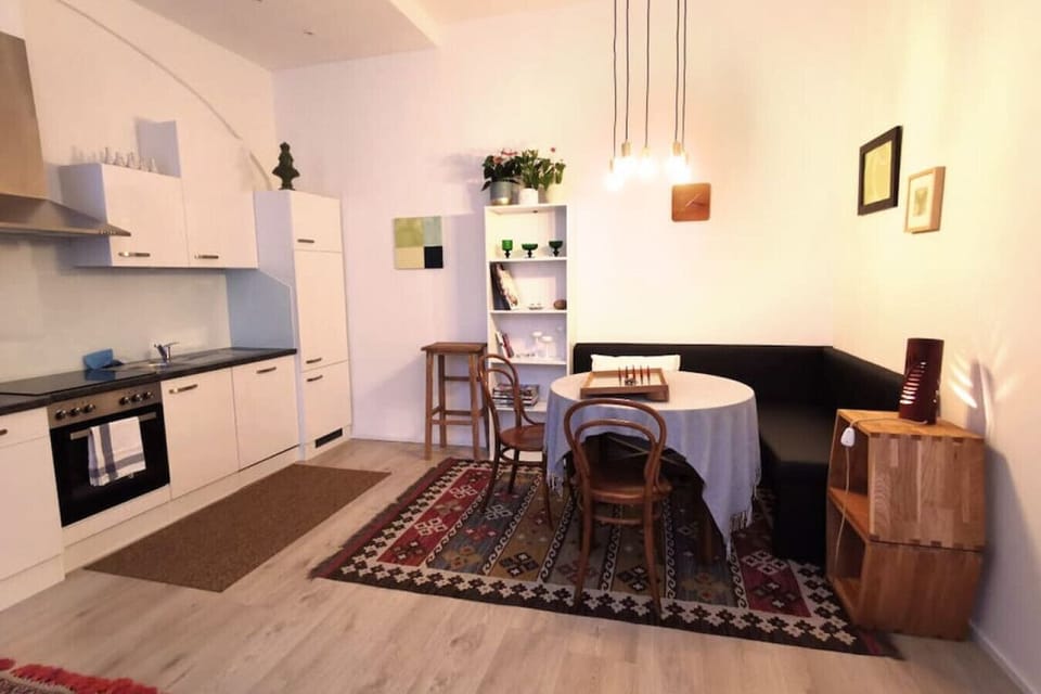 Apartment, Courtyard View | Private kitchen | Full-size fridge, microwave, oven, stovetop