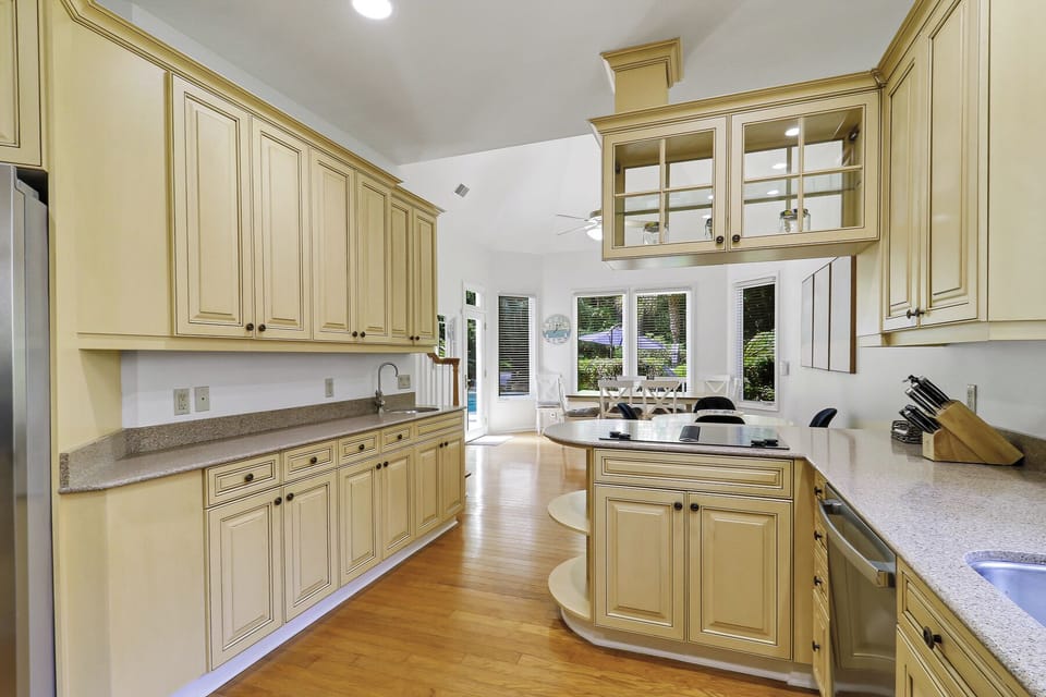 6 Gunnery | Spacious kitchen w/ stainless steel appliances - 6 Gunnery | Spacious kitchen w/ stainless steel appliances