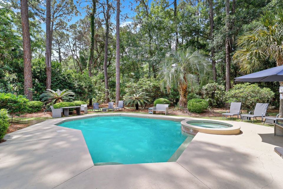 6 Gunnery | Private oasis pool deck with loungers - 6 Gunnery | Private oasis pool deck with loungers