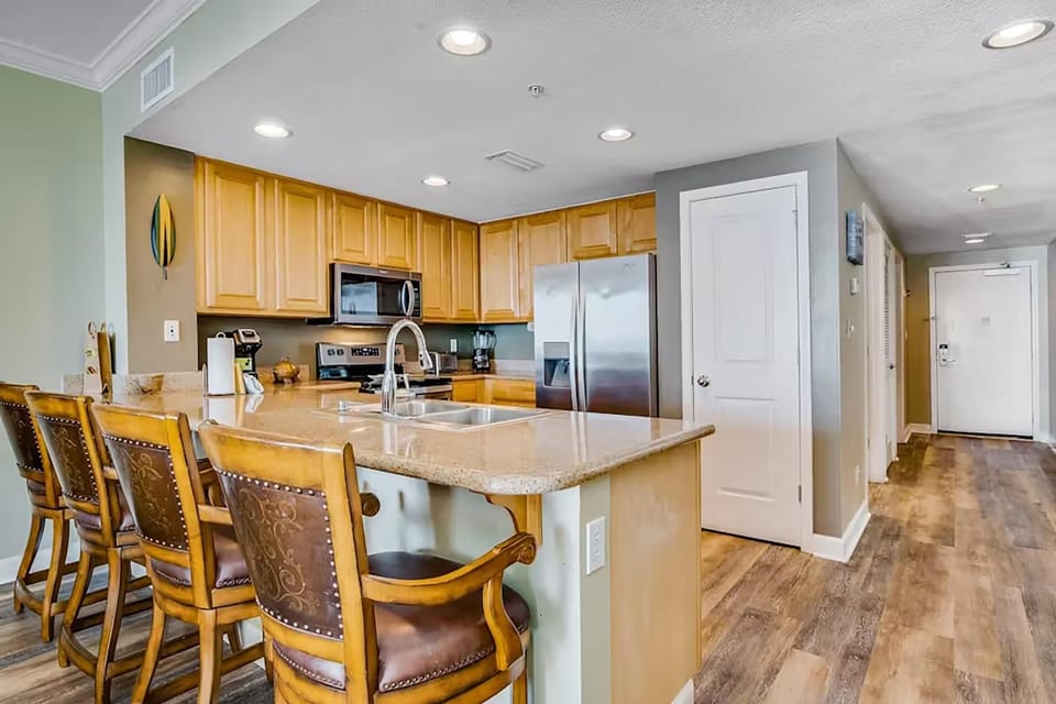 Condo, Multiple Beds (Grandview East 1002) | Private kitchen | Oven, toaster