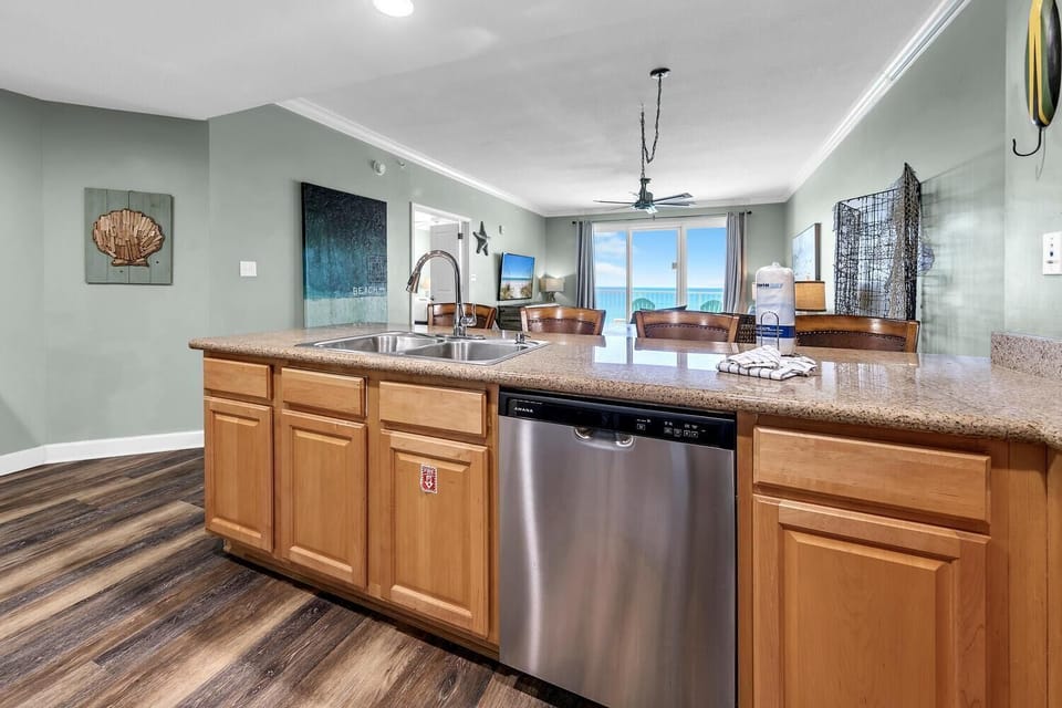 Condo, Multiple Beds (Grandview East 1002) | Private kitchen | Oven, toaster