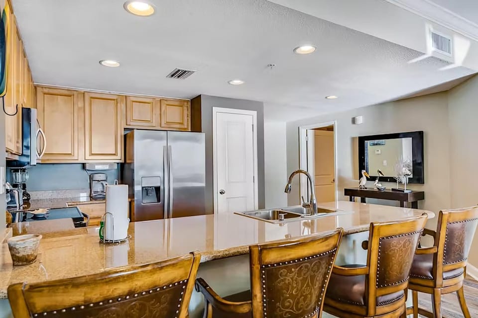 Condo, Multiple Beds (Grandview East 1002) | Private kitchen | Oven, toaster