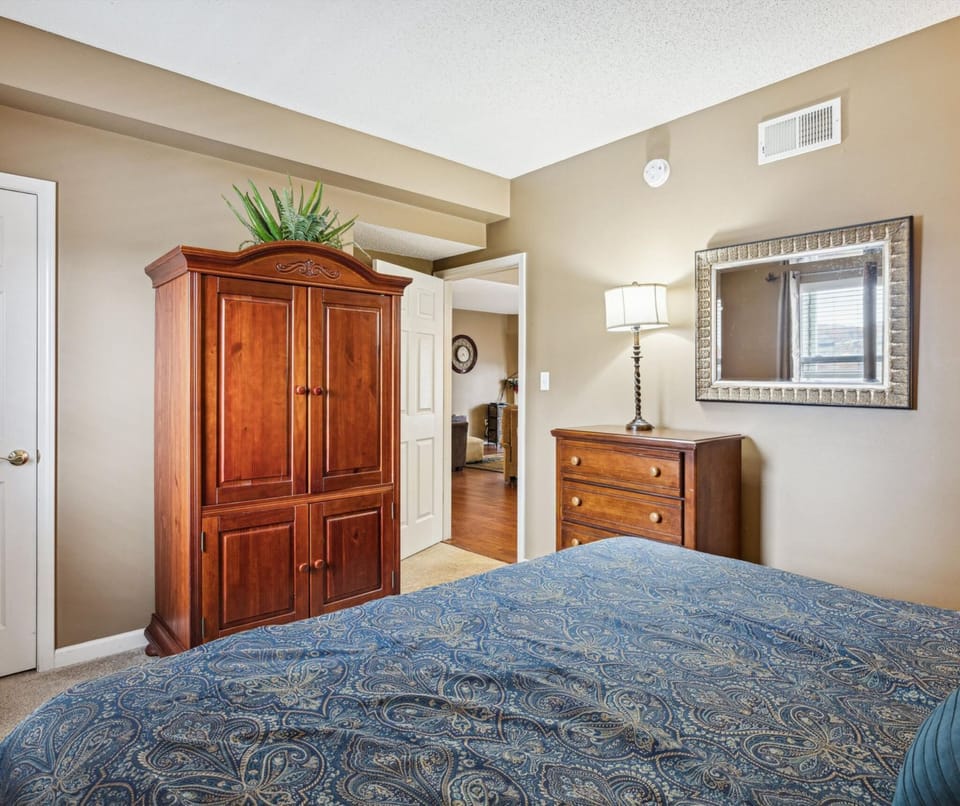 Two Bedroom Whispering Pines Vacation Rental Condo Sleeps 6 Indo - King Bedroom with Cable TV and WIfi