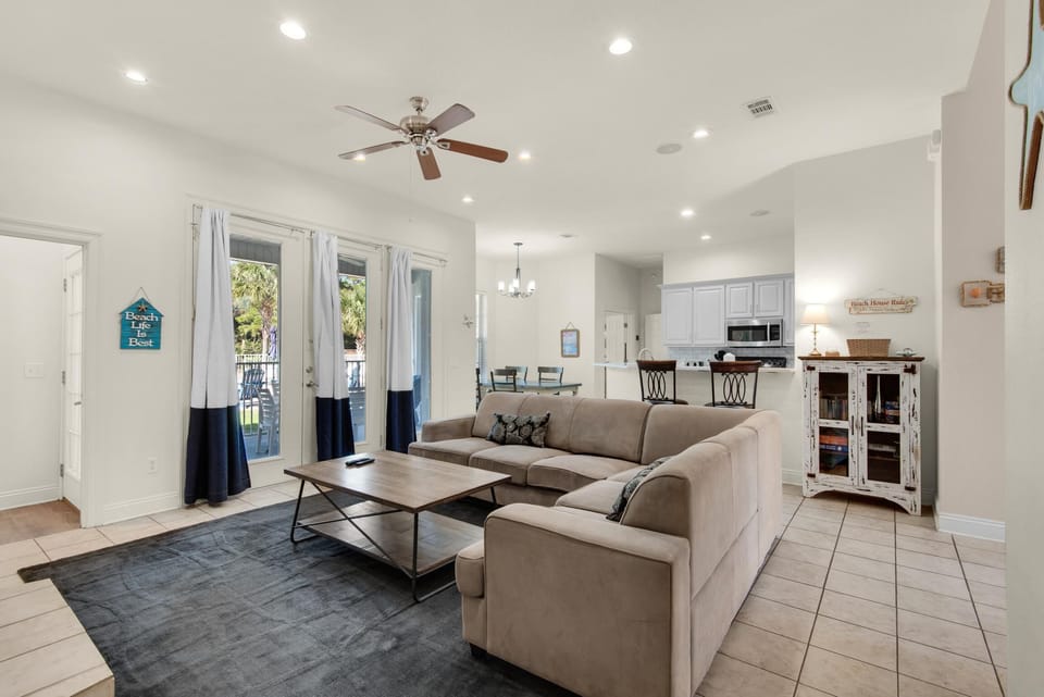 House, Multiple Beds (Beach Retreat) | Living area | TV