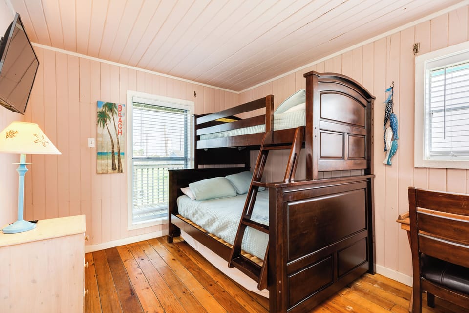 Third Bedroom - Pyramid Bunk with Twin Trundle (sleeps 4)