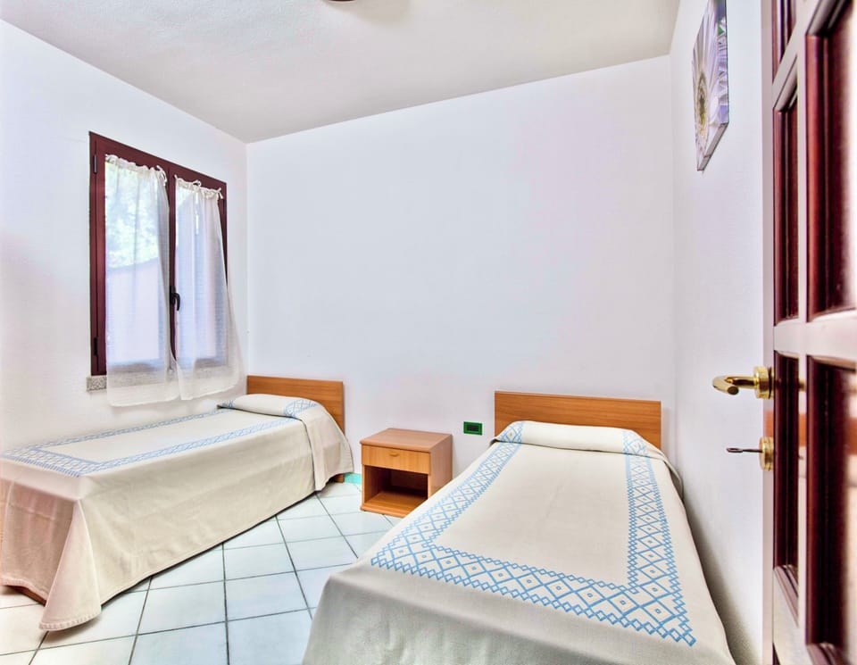 Apartment | Cribs/infant beds, bed sheets