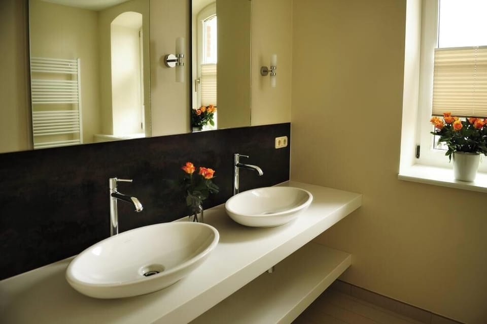 Classic Studio, 1 Bedroom, Non Smoking | Desk, free WiFi, bed sheets