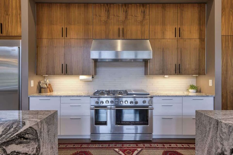 Designed for culinary enthusiasts, this chef’s kitchen features premium appliances and abundant workspace.