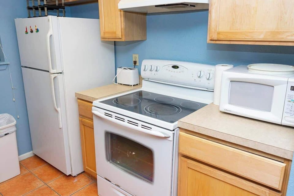 Spacious & Functional Gathering Area
Well‑kept kitchen, roomy dining setup, and a comfortable lounge a practical, welcoming environment for families, friends, or long‑term guests.