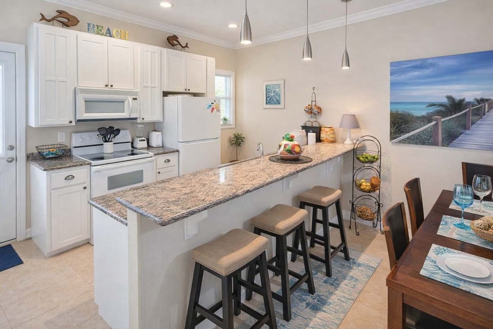 Bright Coastal Kitchen + Dining | Granite Counters | Beach Décor | Walk to Shore | STR-Ready