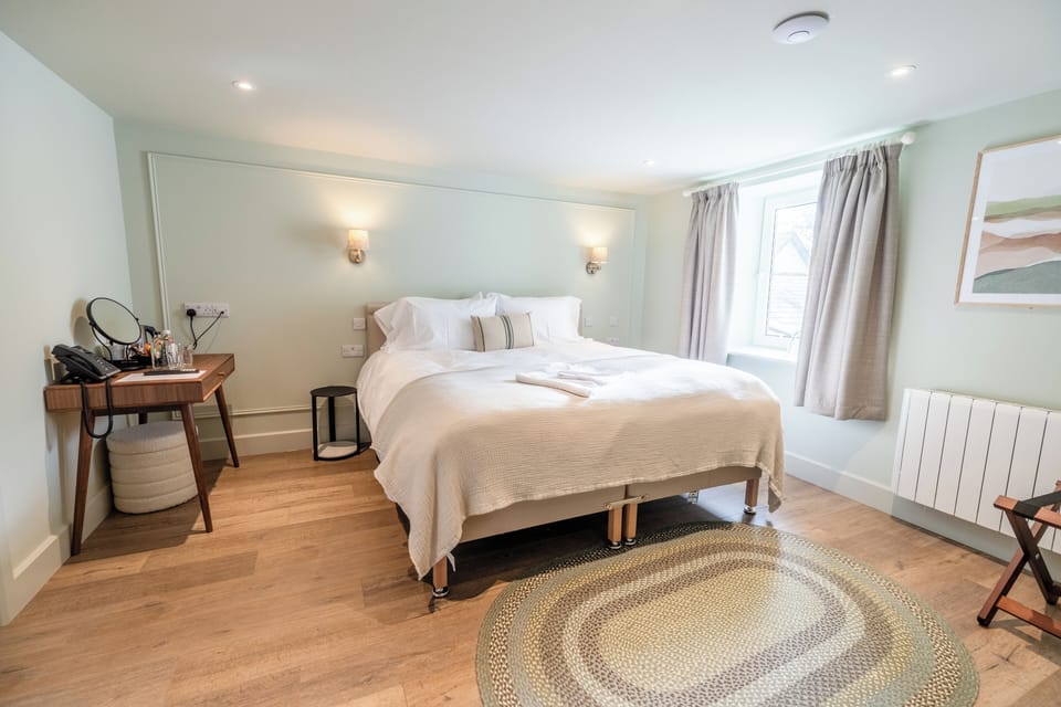 Superior Double or Twin Room | Desk, laptop workspace, soundproofing, iron/ironing board