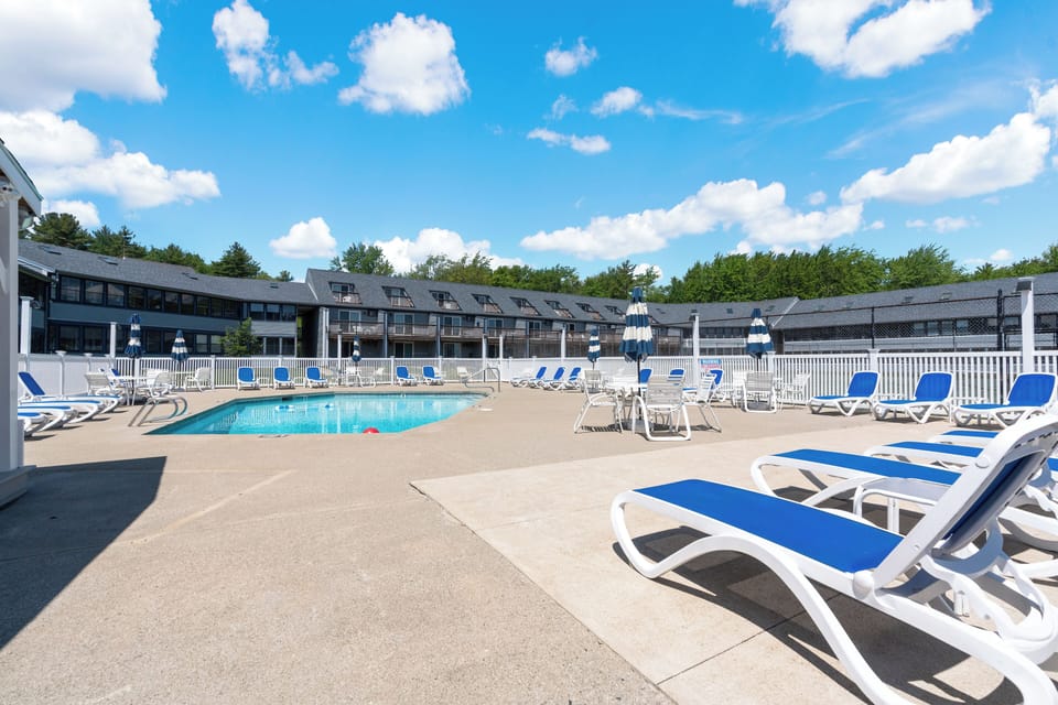 Shared complex pool and hot tub 