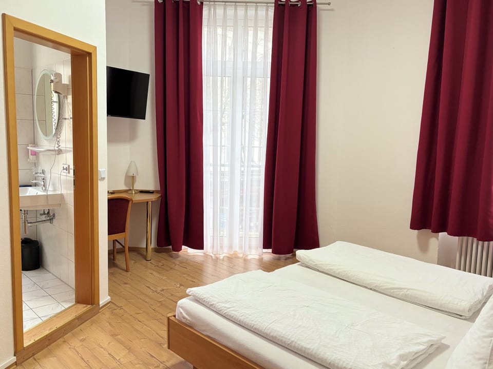 Superior Double Room | Desk, free WiFi