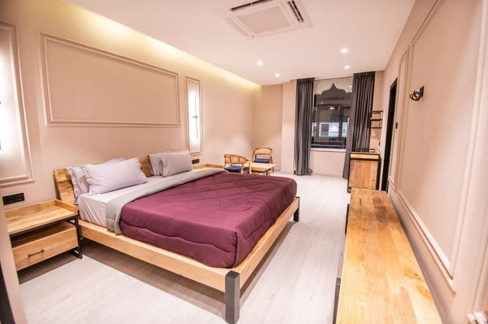 In-room safe, desk, laptop workspace, soundproofing