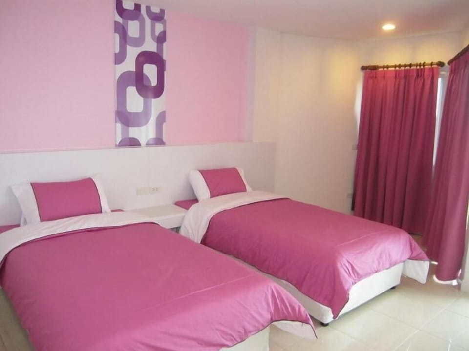 Desk, rollaway beds, free WiFi