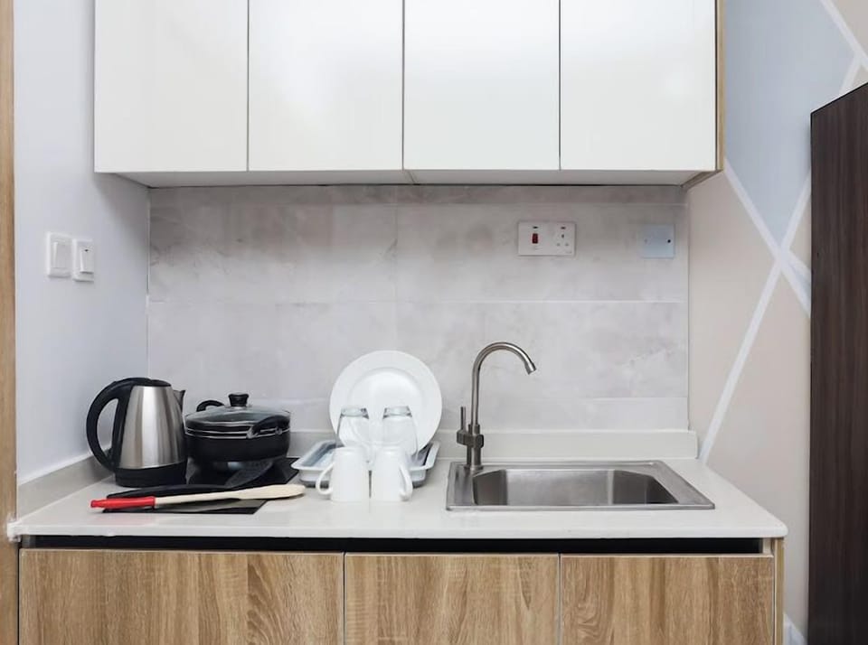 Luxury Apartment, Balcony, City View | Private kitchen | Fridge, microwave, oven, stovetop