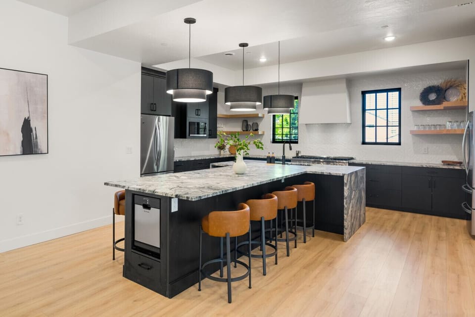 Gourmet Kitchen & Seating