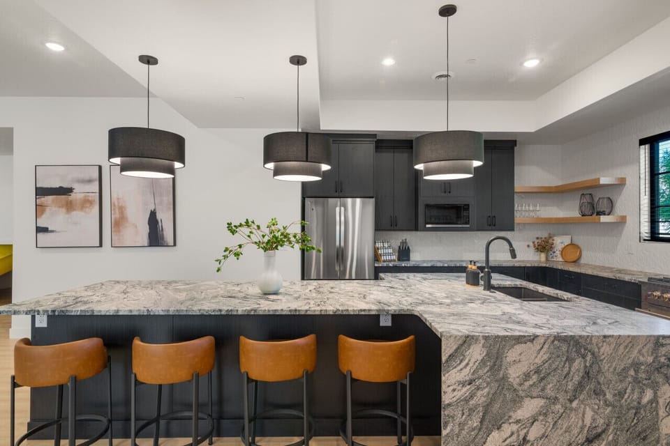 Kitchen sitting area