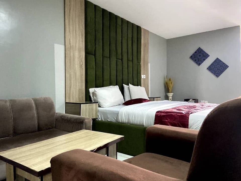 Family Twin Room | Desk, laptop workspace, free WiFi