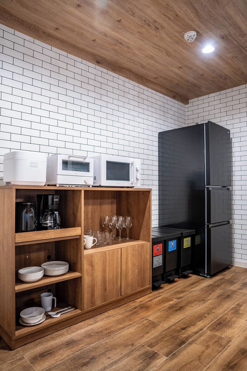 Fridge, microwave, stovetop, electric kettle