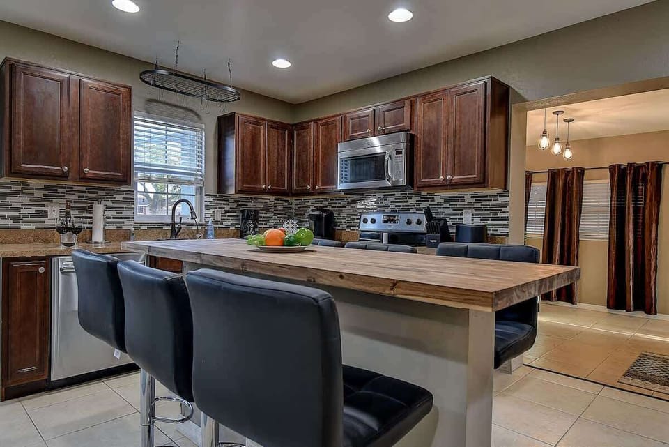 Beautiful island with seating for six, perfect for meals or casual gatherings. #KitchenIsland #DiningInStyle #LargoLiving