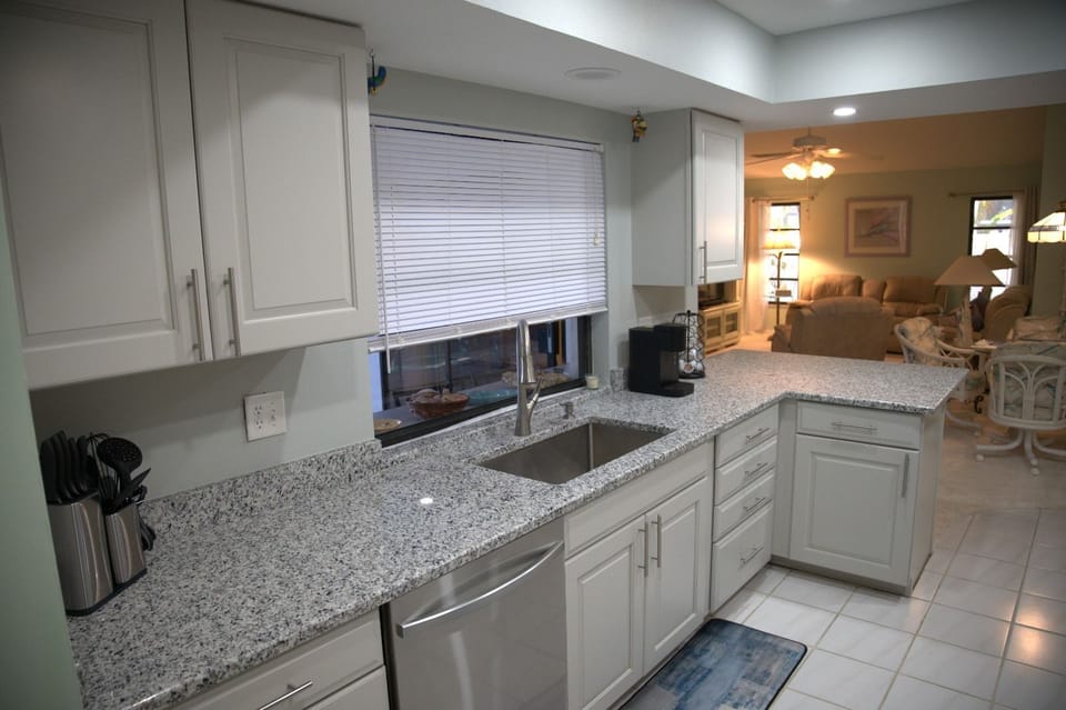 Gourmet kitchen