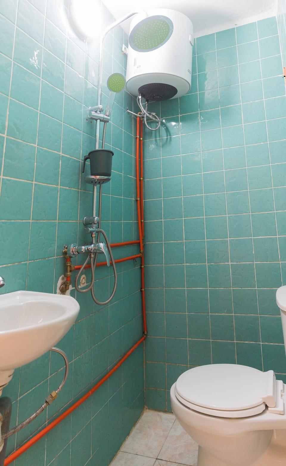 Single Room, Balcony, City View | Bathroom | Bidet, towels, soap, toilet paper