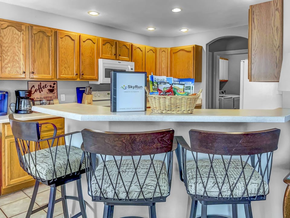 House, 4 Bedrooms | Private kitchen | Fridge, oven, coffee/tea maker, toaster