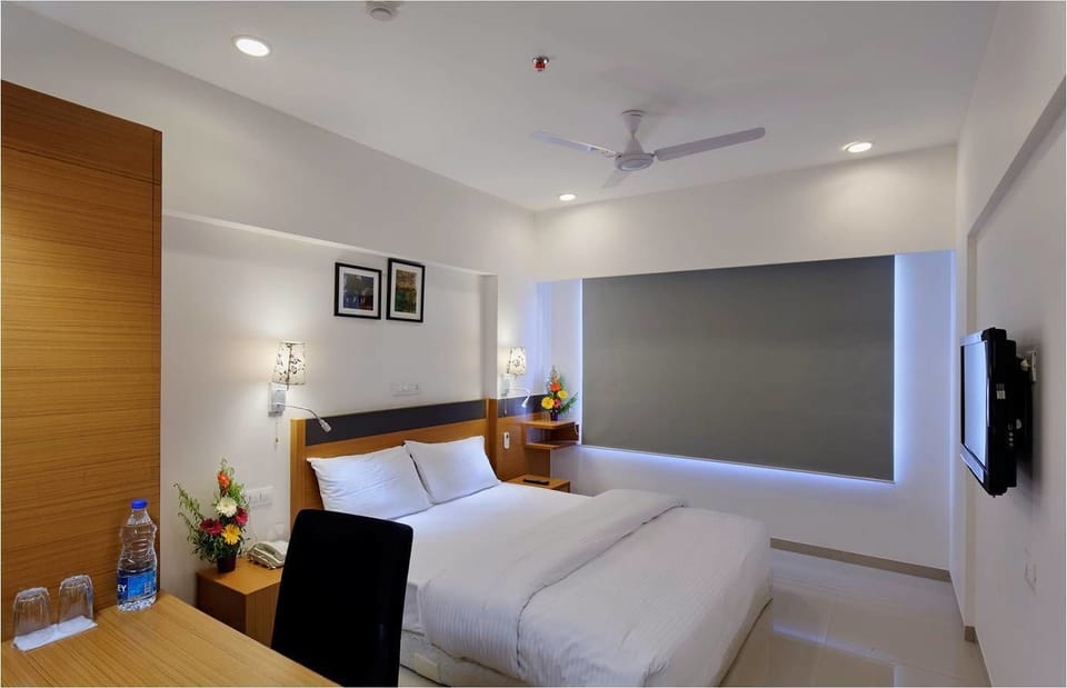 Standard Room | Premium bedding, minibar, in-room safe, individually decorated