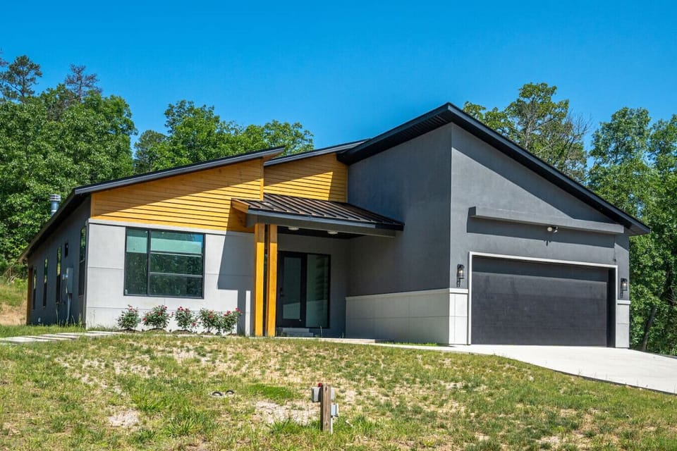 The Modern Retreat @ 1221 Cedarglade Rd, Hot Springs