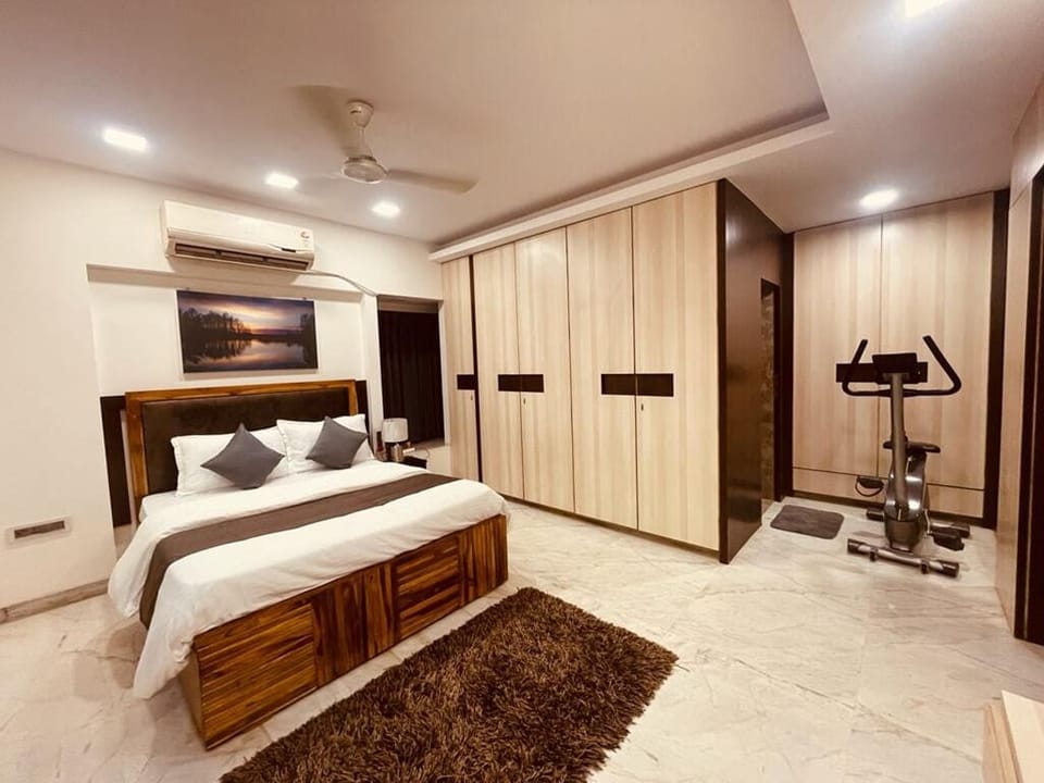 Deluxe Room | Desk, laptop workspace, rollaway beds (surcharge), WiFi (free)
