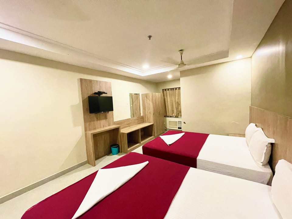 Deluxe Triple Room | Desk, laptop workspace, soundproofing, WiFi (free)