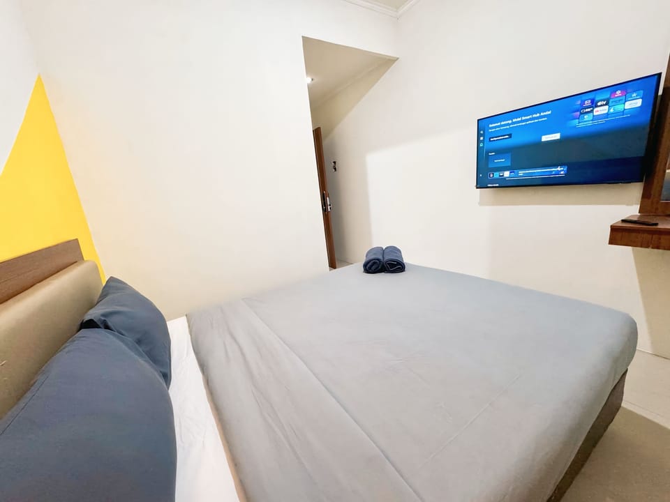 Standard Double Room | Laptop workspace, free WiFi