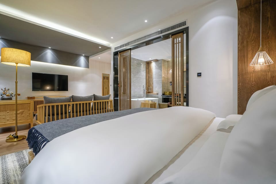 Luxury Double Room, City View | Soundproofing, WiFi (free)