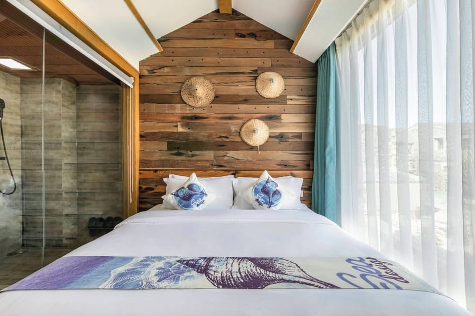 Basic Double Room, Partial Ocean View | Blackout drapes, free WiFi