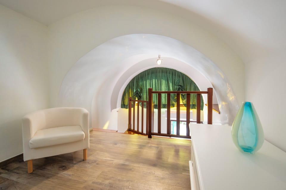 Classic Double Room, Private Bathroom, Garden View | Living area | 33-inch LED TV with satellite channels, TV