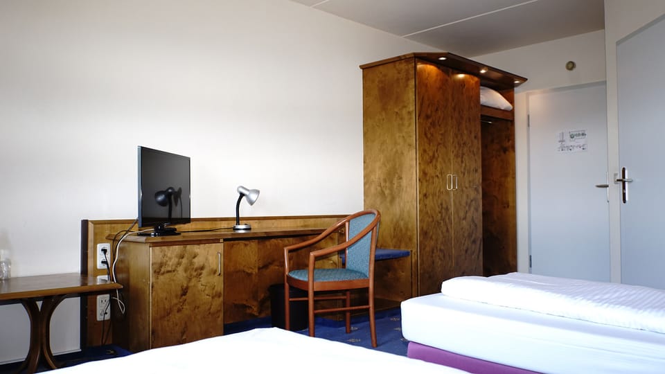 Desk, laptop workspace, soundproofing, free WiFi