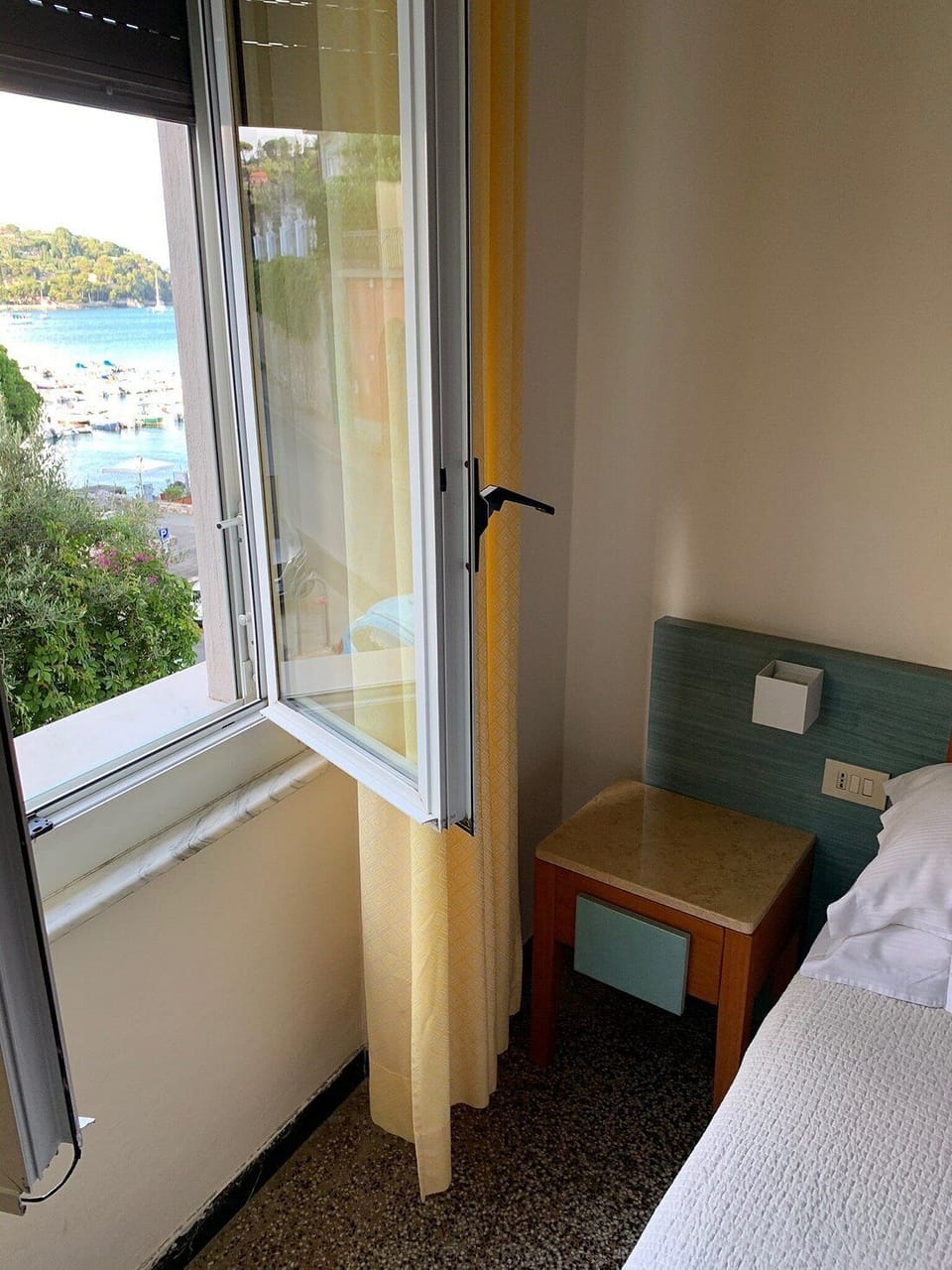 Down comforters, in-room safe, desk, free cribs/infant beds