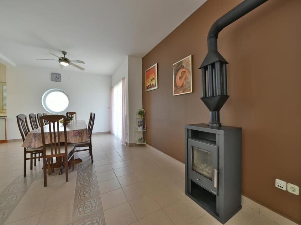 Comfort Villa, Pool View | In-room dining
