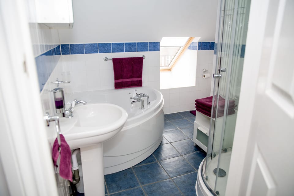 Quadruple Room | Deep soaking bathtub