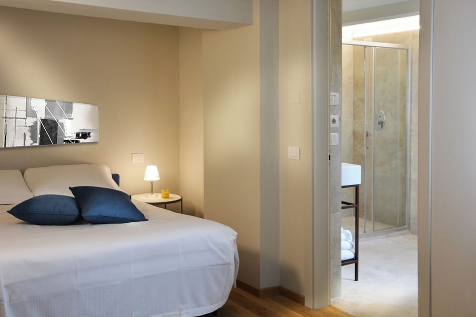 Executive Apartment | 1 bedroom, down comforters, laptop workspace, blackout drapes