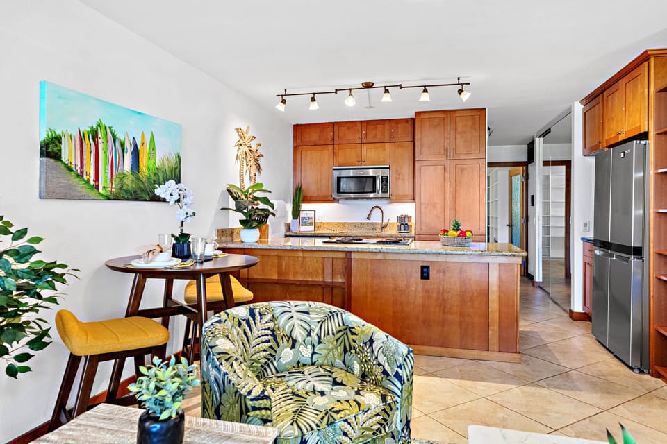 Kitchen, casual dining