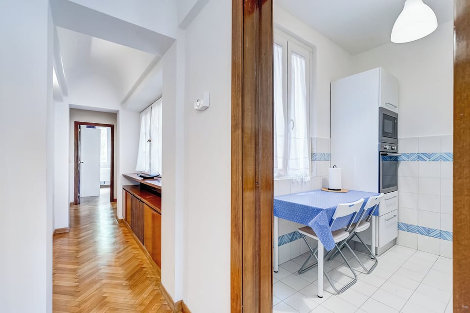 Apartment, 1 Bedroom, Non Smoking, City View | Private kitchen | Full-size fridge, microwave, oven, stovetop