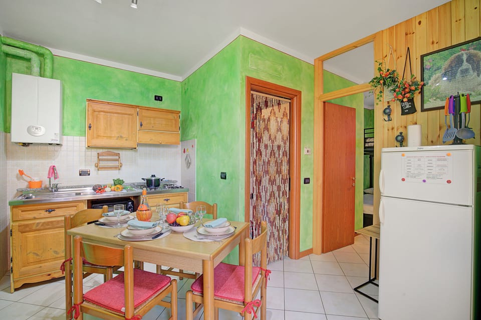 Family Apartment, Multiple Bedrooms (Holiday Sun Puegnago | Terrace & Pool) | Private kitchen | Fridge, microwave, stovetop, toaster