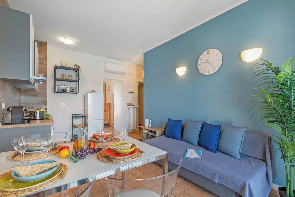 Standard Apartment, Multiple Bedrooms, Lakeside (Maderno Sweet Home) | Living area | 21-inch flat-screen TV with cable channels, TV