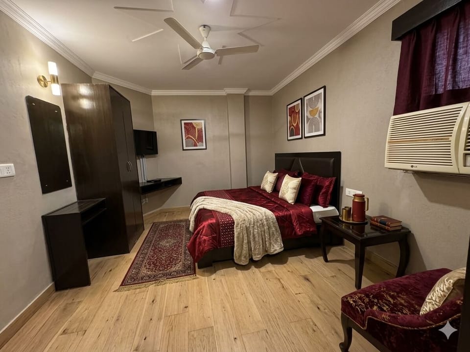 Deluxe Single Room | 1 bedroom, iron/ironing board (on request), WiFi (free)