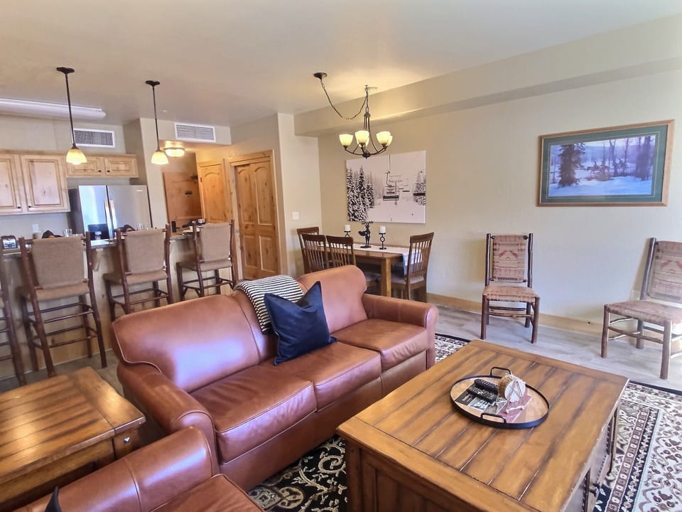 Condo, 2 Bedrooms | Living area