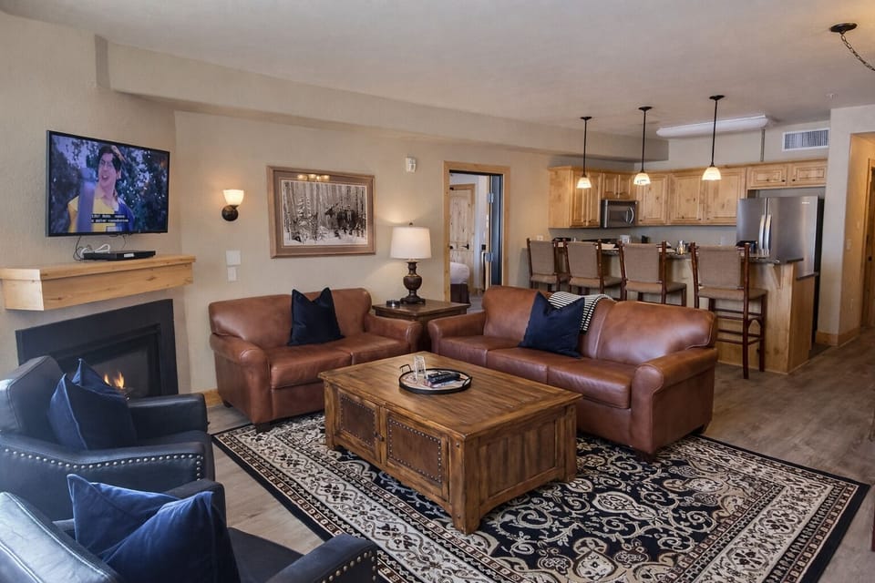 Condo, 2 Bedrooms | Living area