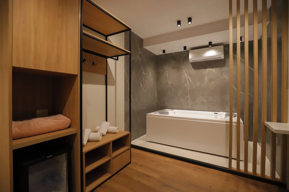 Superior Double Room | Desk, soundproofing, free WiFi, bed sheets