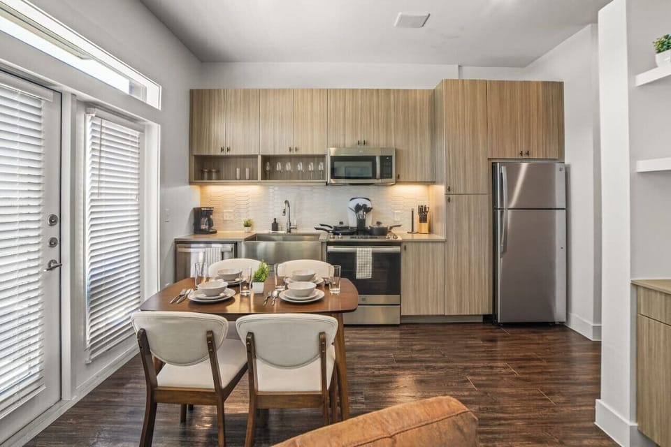 The kitchen’s open layout allows you to move freely as you prepare meals, with everything you need at your fingertips.